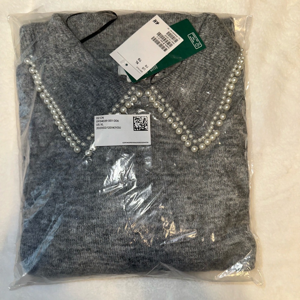 H&M collared sweater with pearl outline